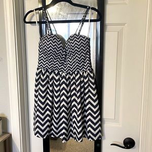 Hello Molly Chevron Print Mini Dress ~ Small